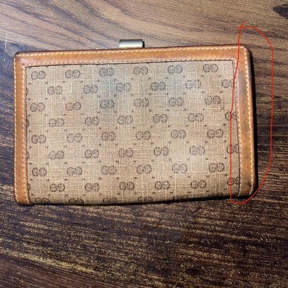 Vintage Gucci billfold wallet - Picture 3 of 10